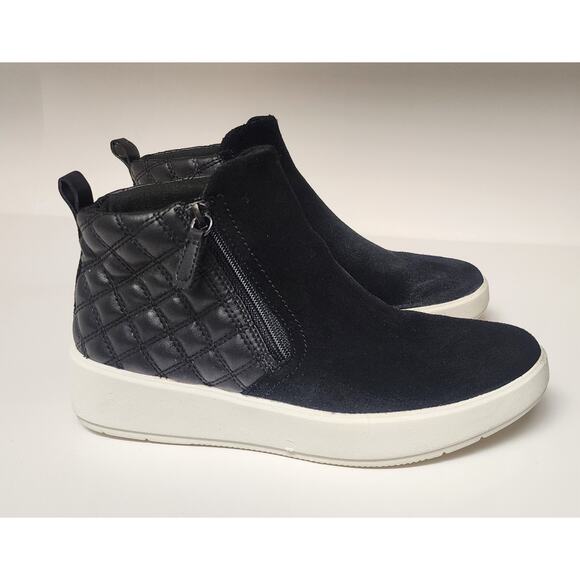 Clarks Collection Quilted Casual Black Leather Sneaker Boots-Layton Size 9M - Picture 2 of 7